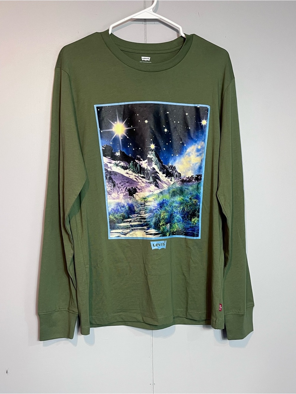 Levi’s Graphic T-Shirt Olive Green Mountain Starry Sky Size M